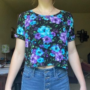 Floral cropped t-shirt short sleeved